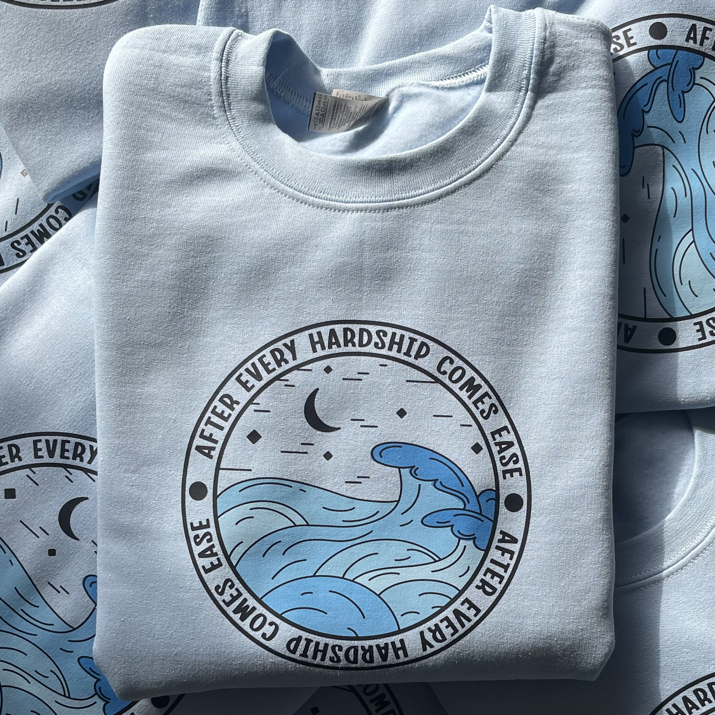 سويت شيرت Waves of Ease Crewneck – "بعد كل صعوبة تأتي السهولة"